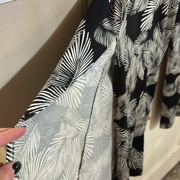 Chic Black and White Leaf Print Split, Wide Leg Pants and Top - Picture 6 of 7